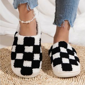 BLACK & WHITE CHECKED SLIPPER ✨NWOT✨